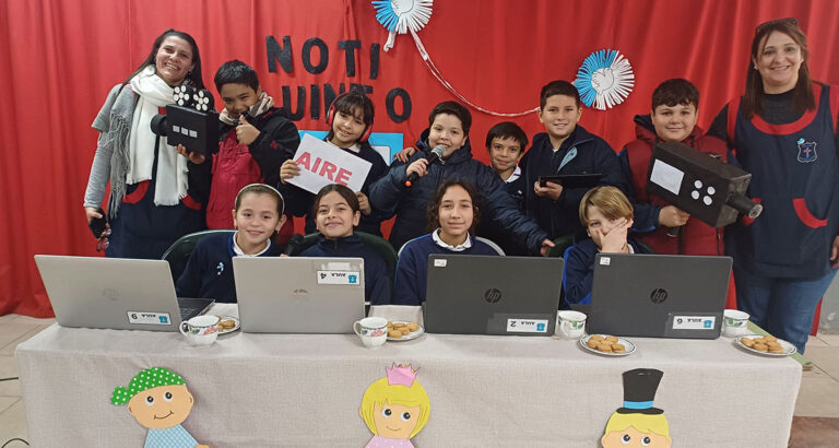 Alumnos en clase de informática