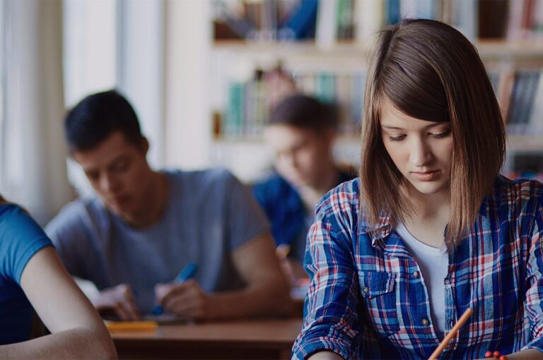 Colegio Santa Rosa de Lima - Estudiantes
